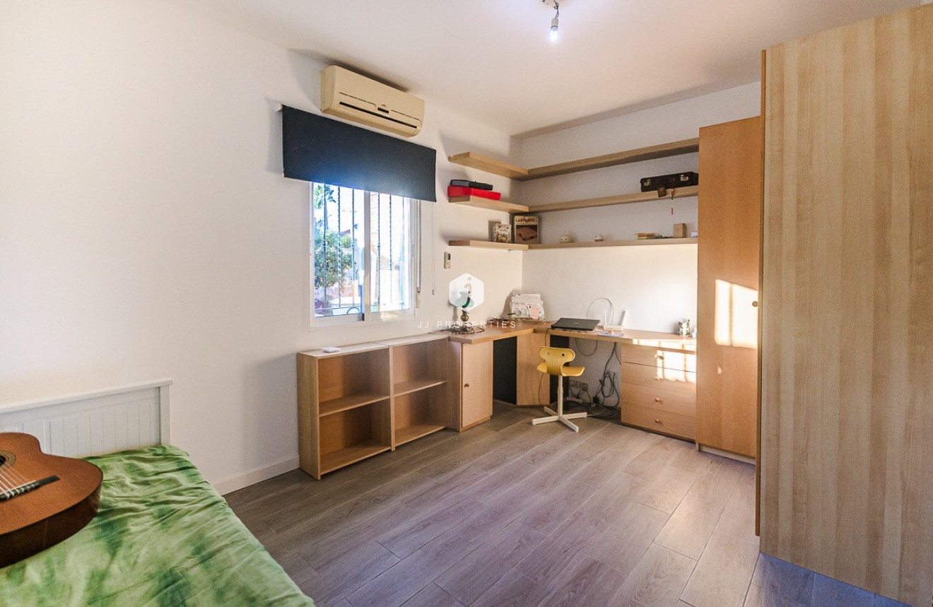 Aus zweiter Hand - Villa -
Benferri - Inland