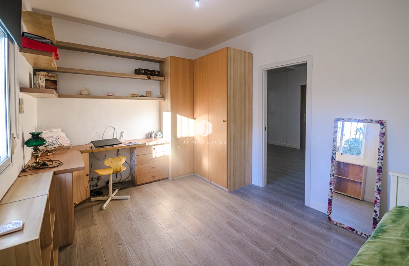 Aus zweiter Hand - Villa -
Benferri - Inland