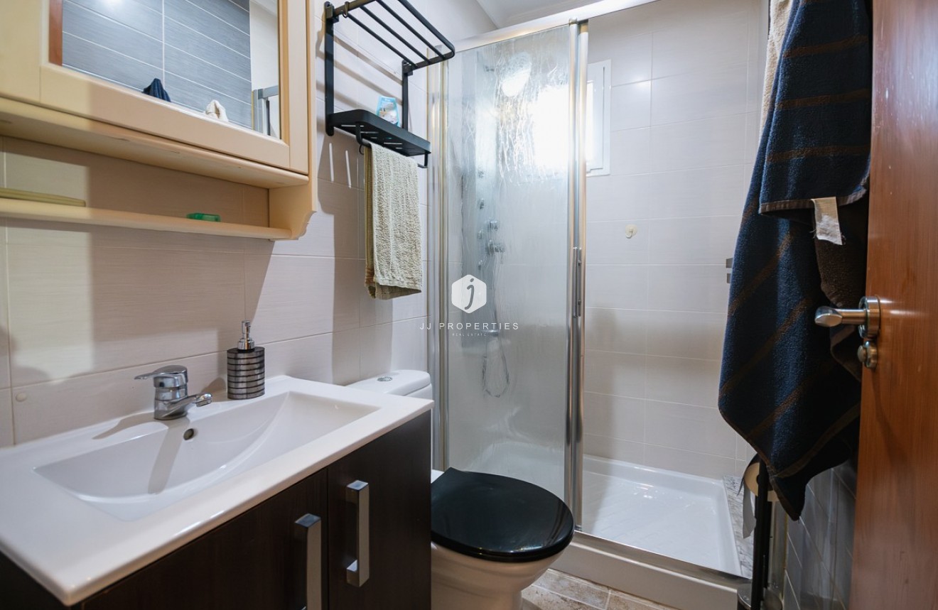 Aus zweiter Hand - Villa -
Benferri - Inland