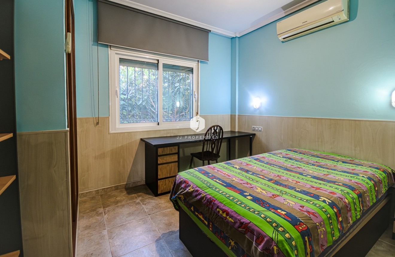 Aus zweiter Hand - Villa -
Benferri - Inland