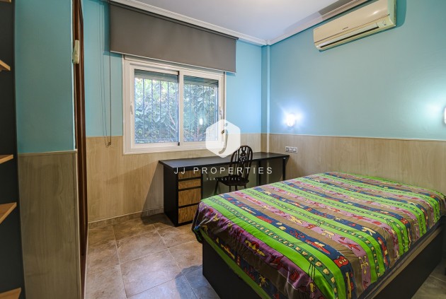 Aus zweiter Hand - Villa -
Benferri - Inland