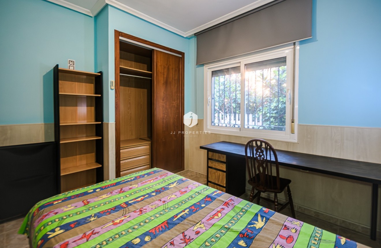 Aus zweiter Hand - Villa -
Benferri - Inland