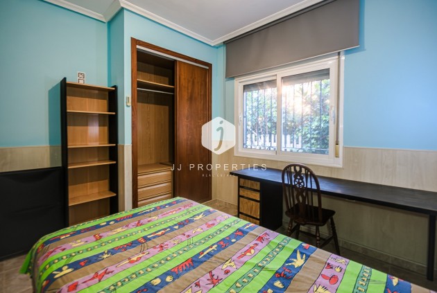 Aus zweiter Hand - Villa -
Benferri - Inland