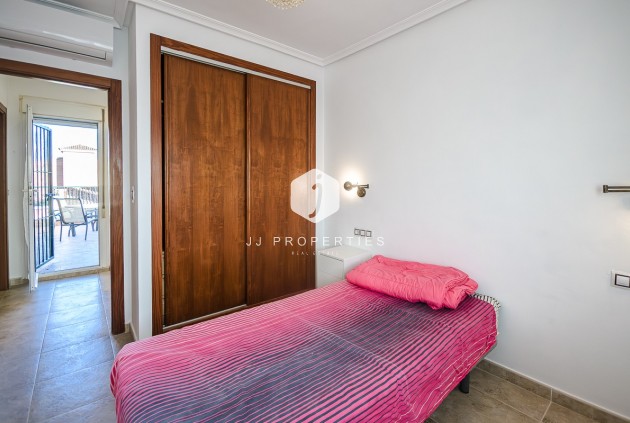 Aus zweiter Hand - Villa -
Benferri - Inland