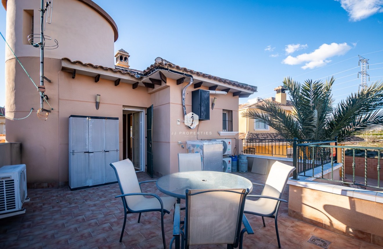 Aus zweiter Hand - Villa -
Benferri - Inland