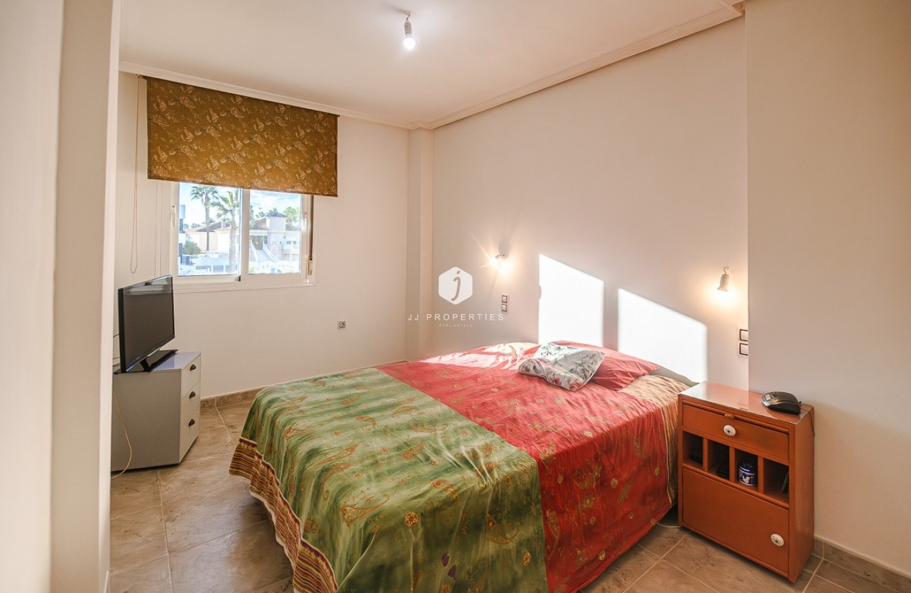 Aus zweiter Hand - Villa -
Benferri - Inland