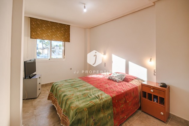 Aus zweiter Hand - Villa -
Benferri - Inland