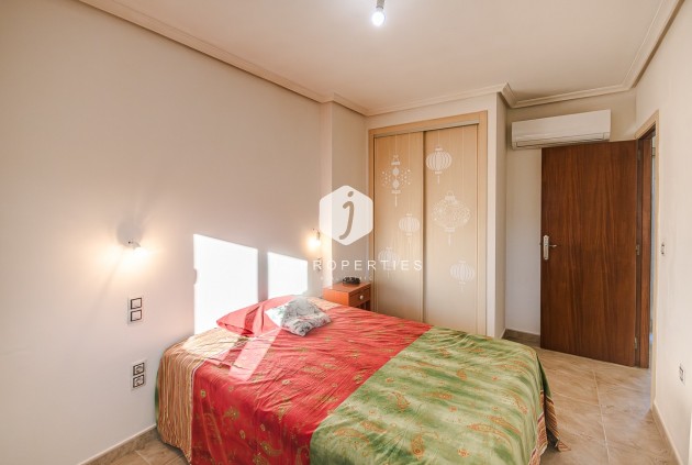 Aus zweiter Hand - Villa -
Benferri - Inland