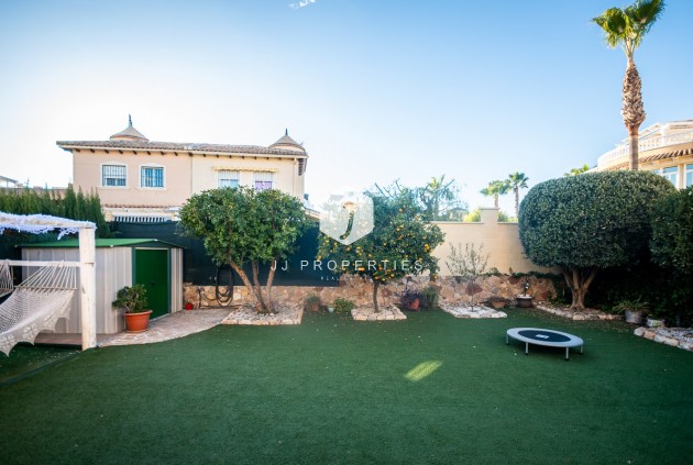 Aus zweiter Hand - Villa -
Benferri - Inland