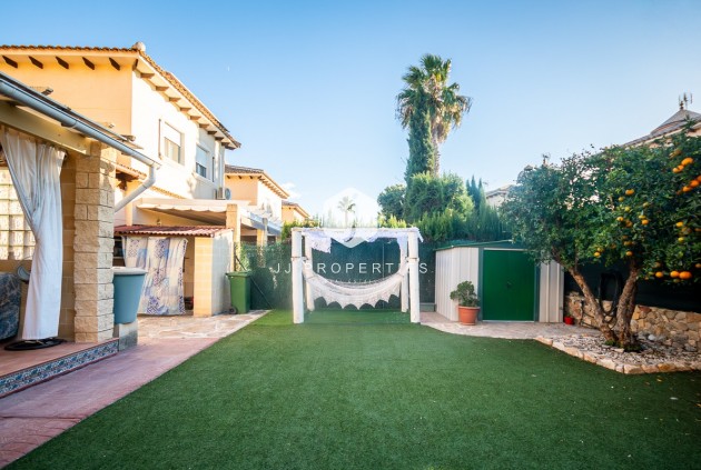 Aus zweiter Hand - Villa -
Benferri - Inland