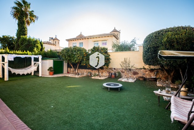 Aus zweiter Hand - Villa -
Benferri - Inland