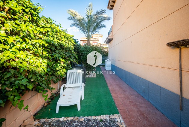 Aus zweiter Hand - Villa -
Benferri - Inland