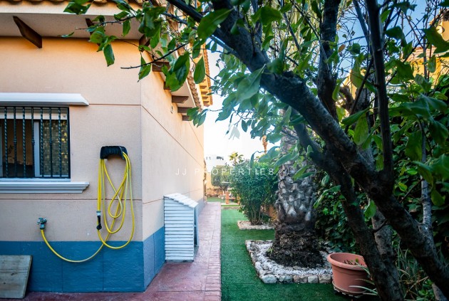 Aus zweiter Hand - Villa -
Benferri - Inland