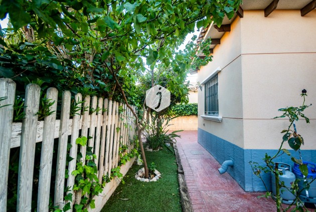 Aus zweiter Hand - Villa -
Benferri - Inland