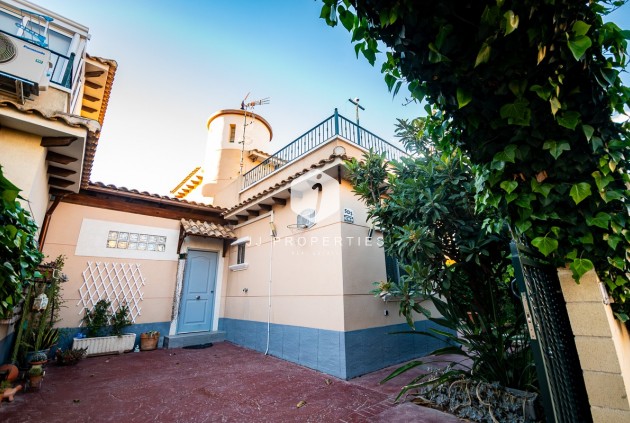 Aus zweiter Hand - Villa -
Benferri - Inland