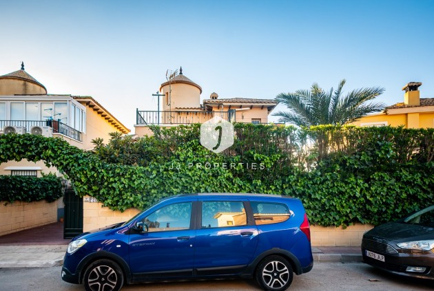 Aus zweiter Hand - Villa -
Benferri - Inland