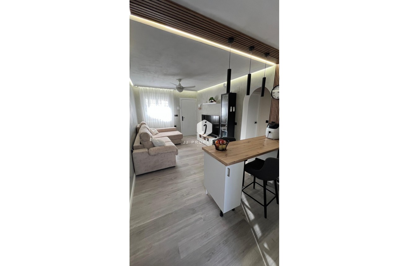 Resale - Bungalow -
Torrevieja - Costa Blanca