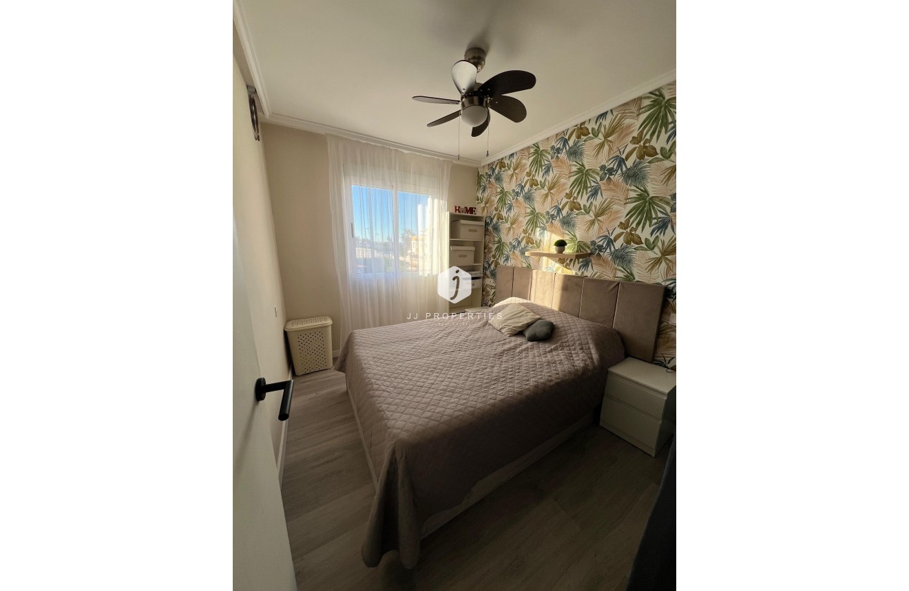 Resale - Bungalow -
Torrevieja - Costa Blanca