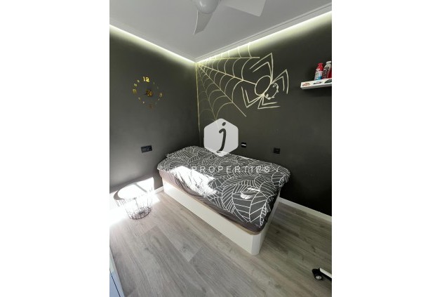 Resale - Bungalow -
Torrevieja - Costa Blanca