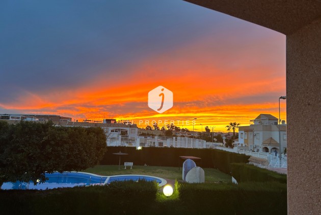 Resale - Bungalow -
Torrevieja - Costa Blanca
