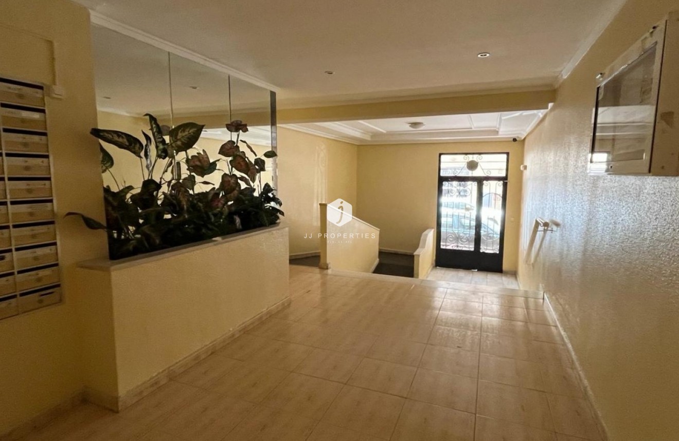 Resale - Apartment / flat -
Torrevieja - Costa Blanca