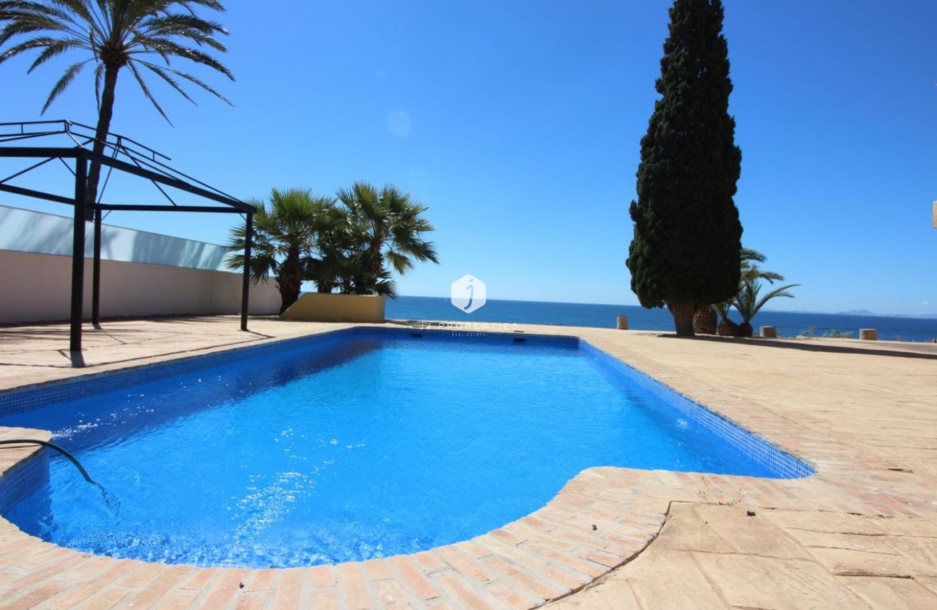 Aus zweiter Hand - Villa -
Cabo Roig - Costa Blanca