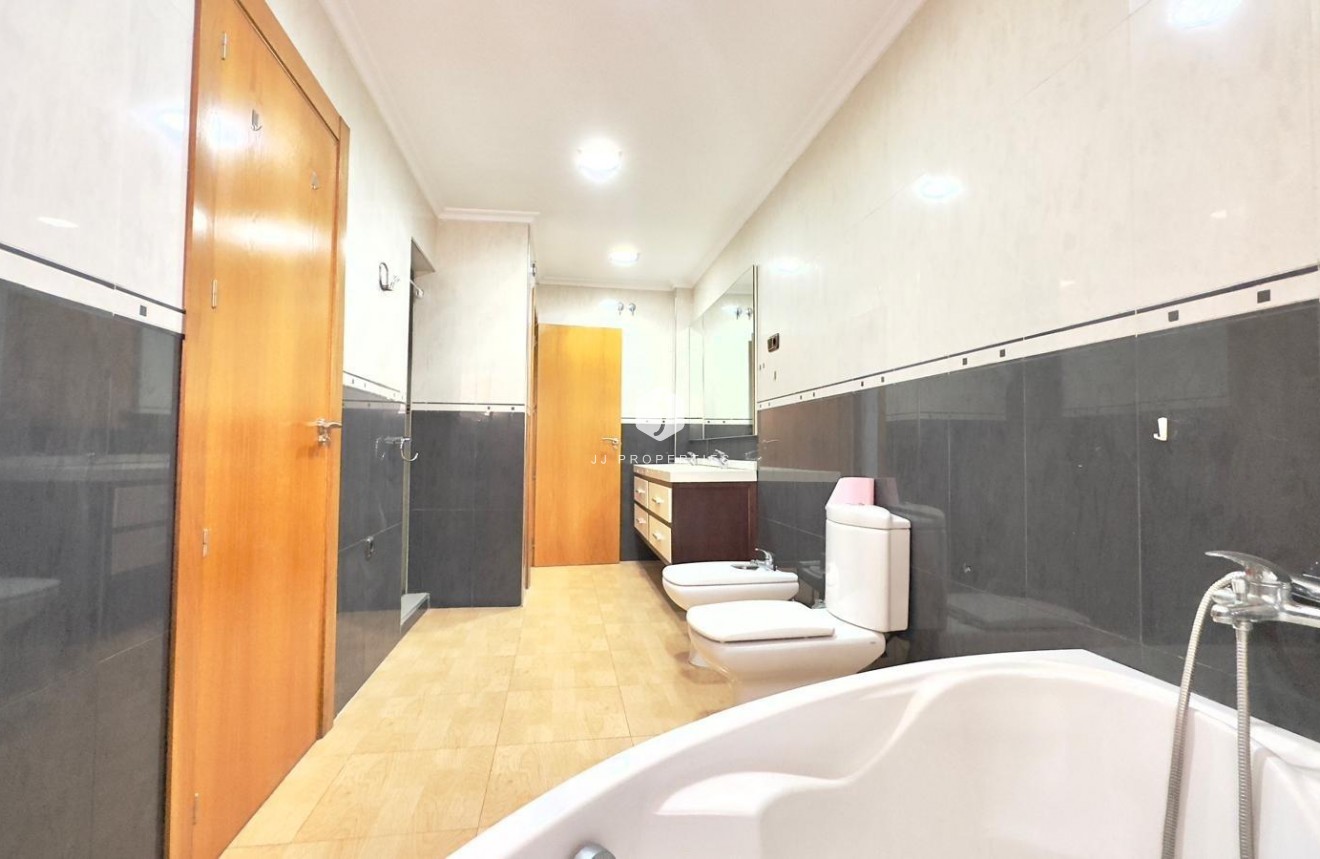 Resale - Apartment / flat -
Torrevieja - Centro