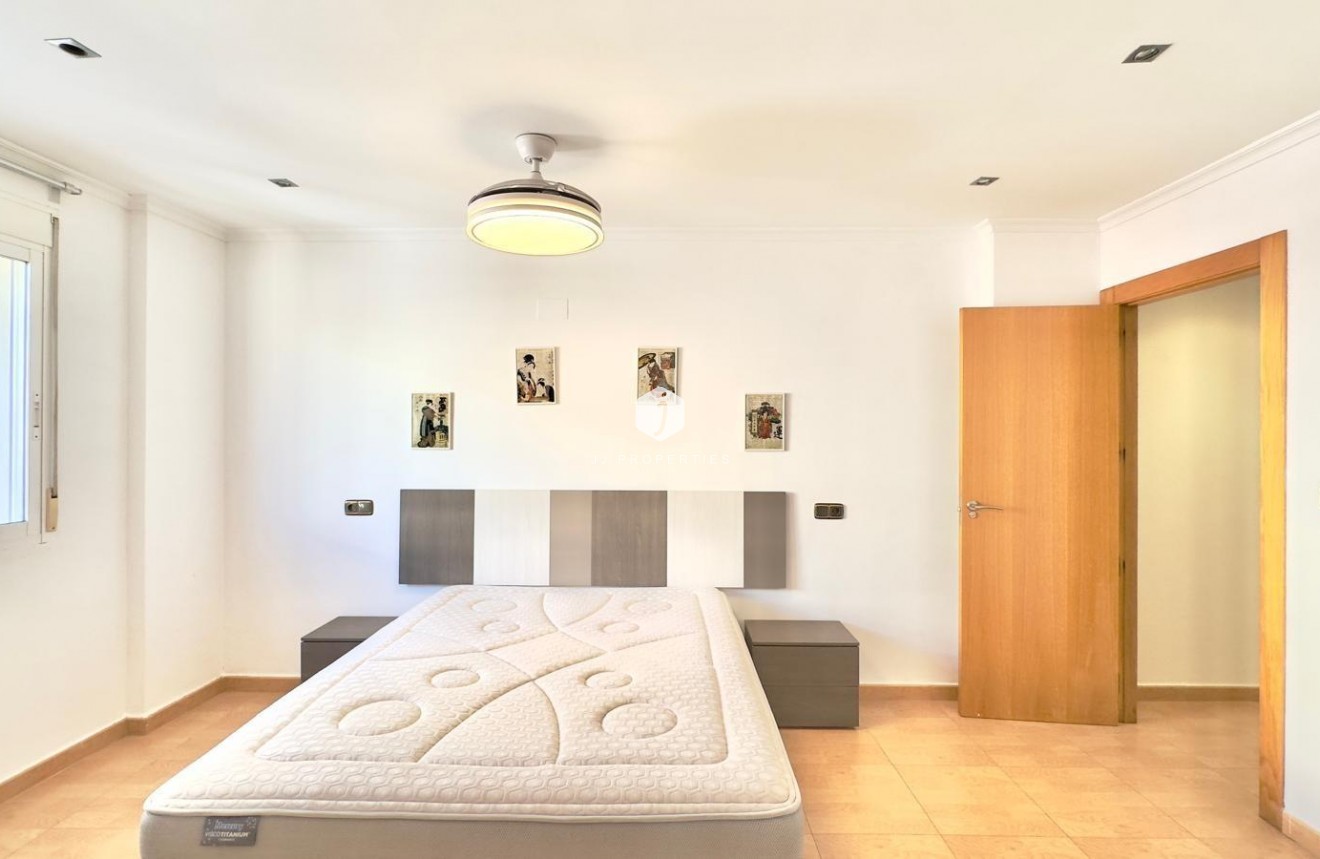 Resale - Apartment / flat -
Torrevieja - Centro