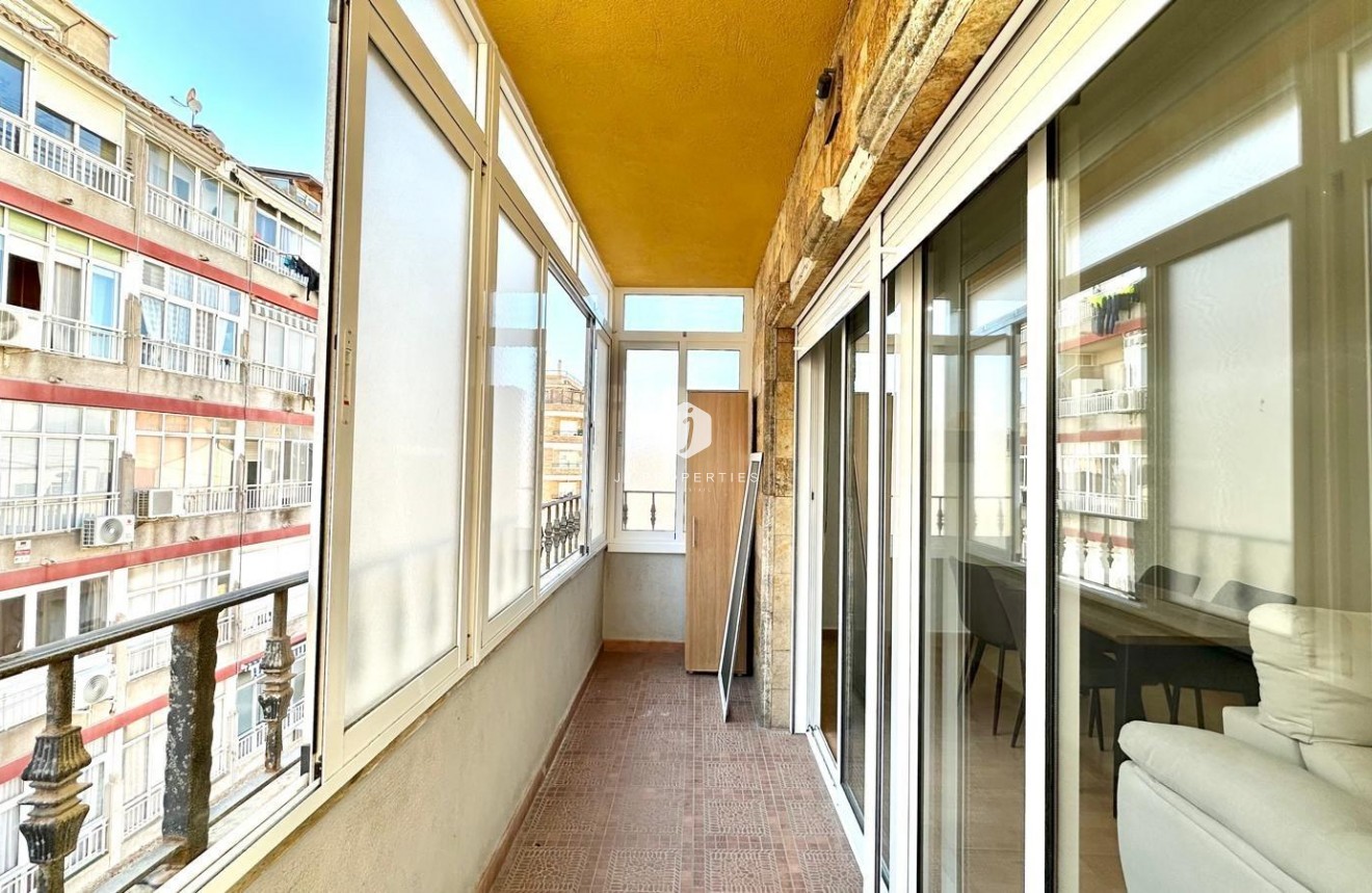 Resale - Apartment / flat -
Torrevieja - Centro
