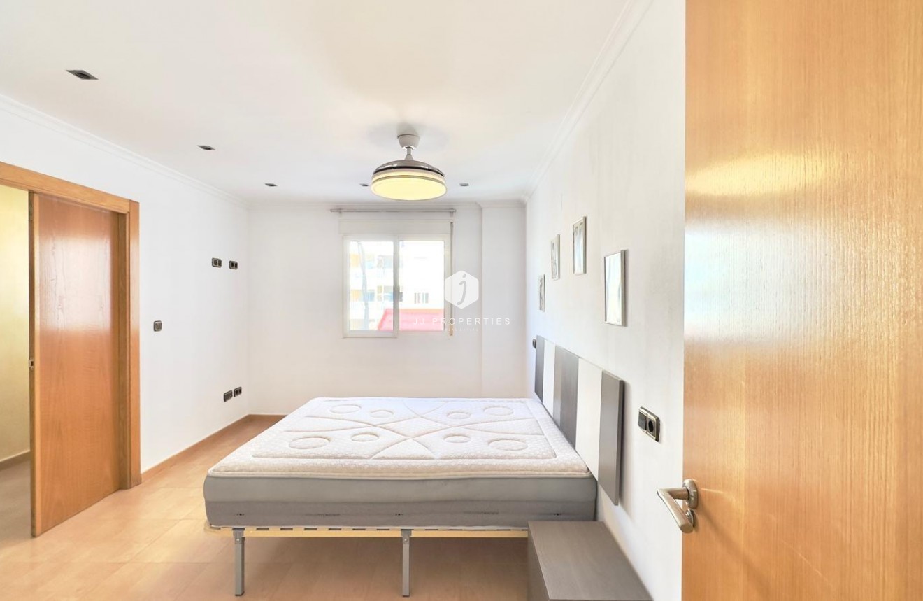 Resale - Apartment / flat -
Torrevieja - Centro