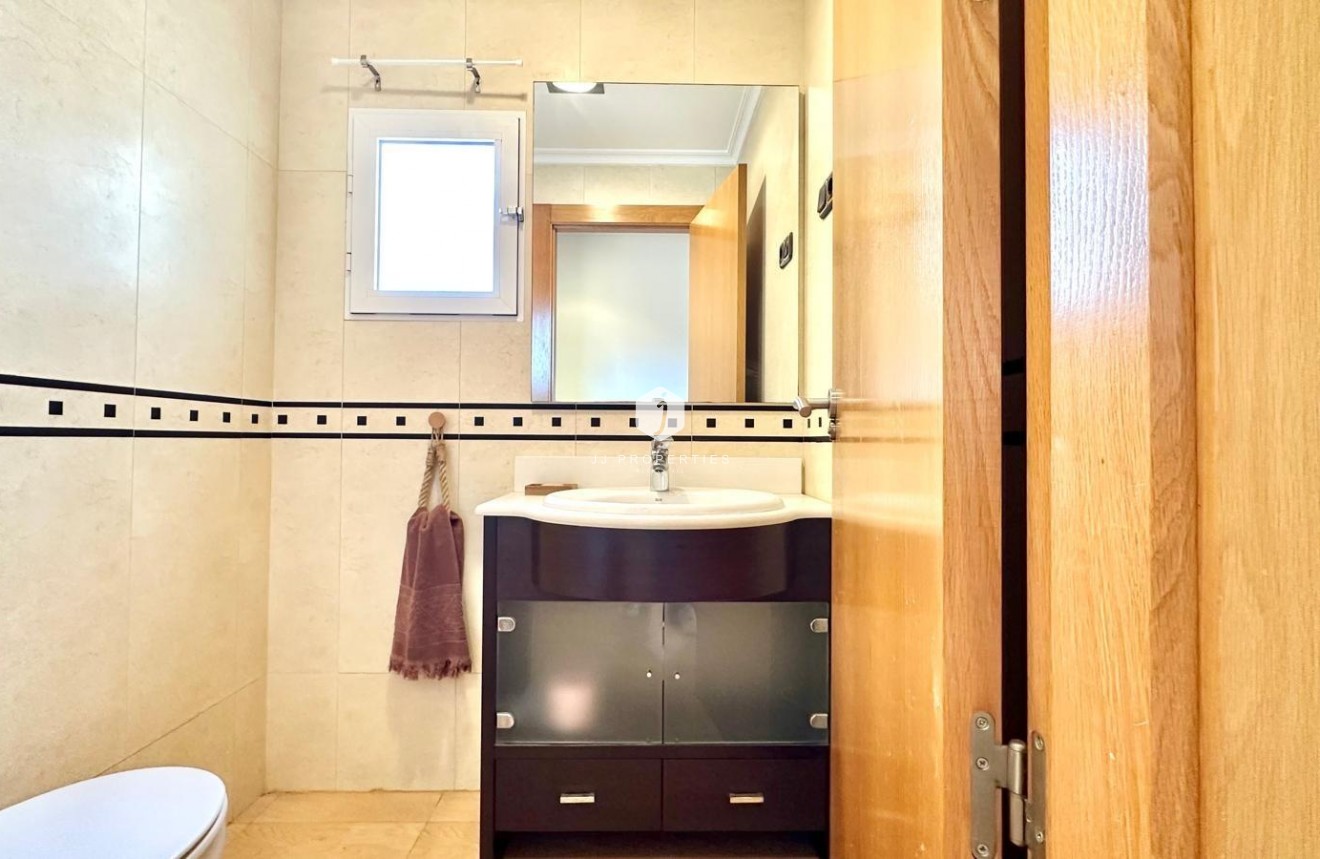 Resale - Apartment / flat -
Torrevieja - Centro