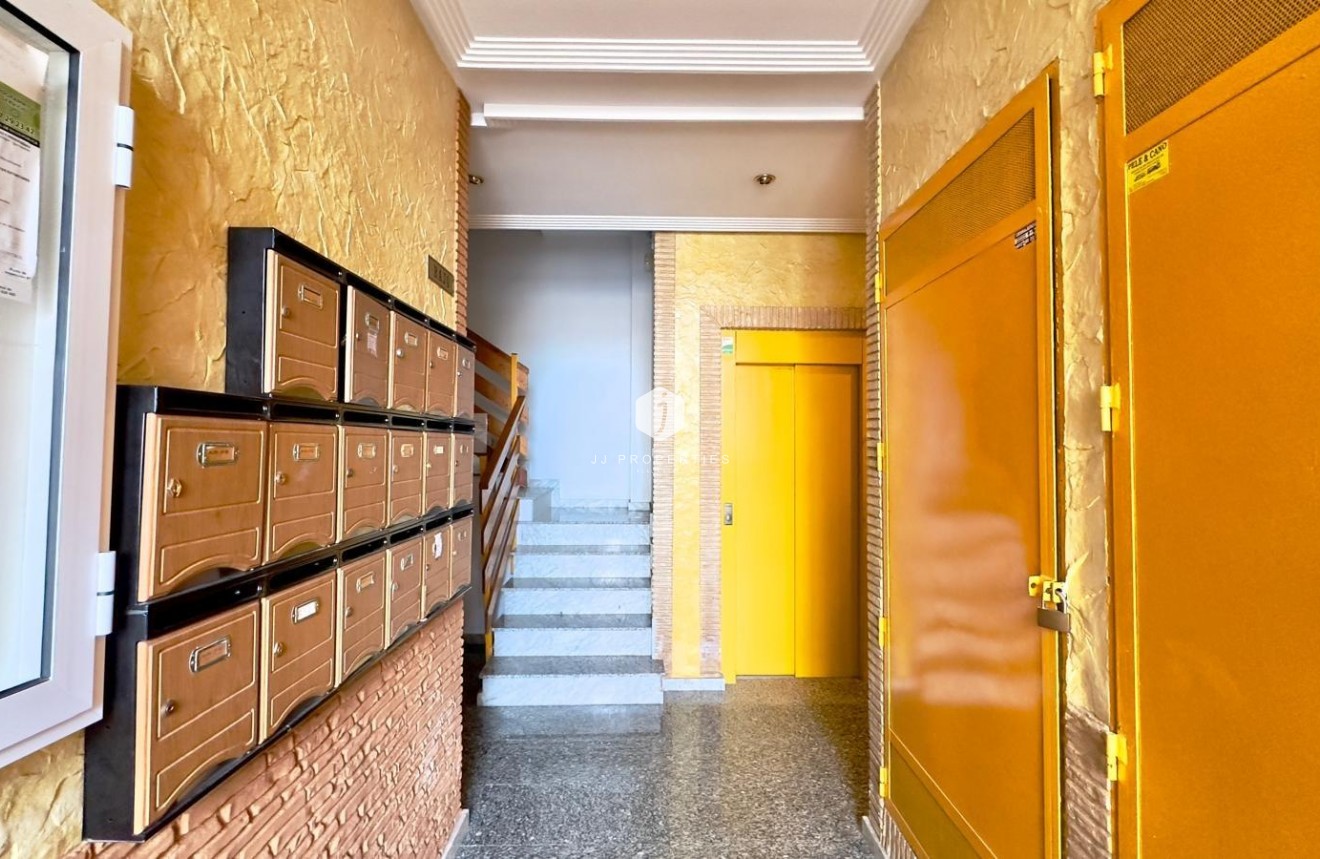 Aus zweiter Hand - Wohnung -
Torrevieja - Centro