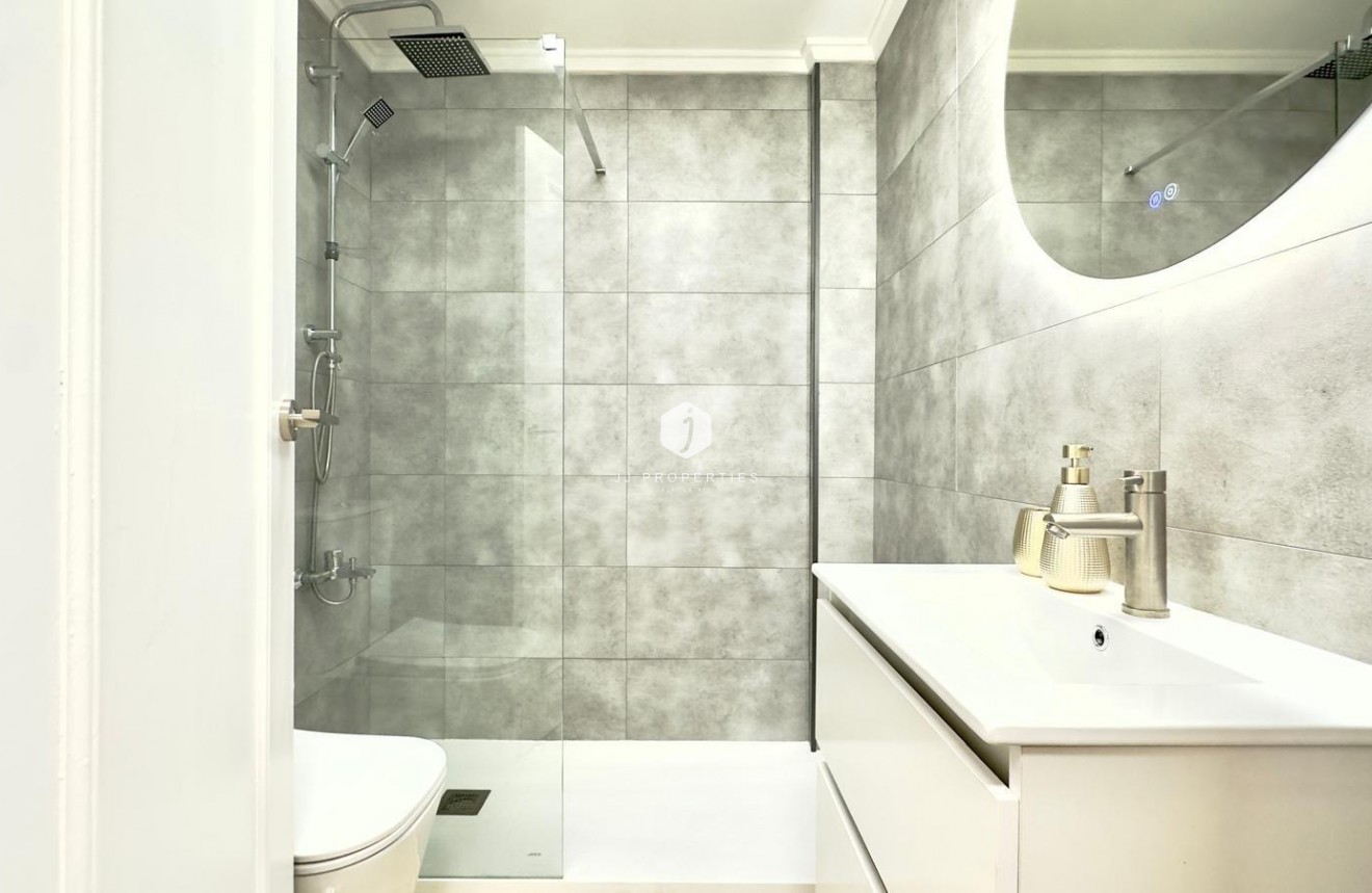 Aus zweiter Hand - Wohnung -
Torrevieja - Centro