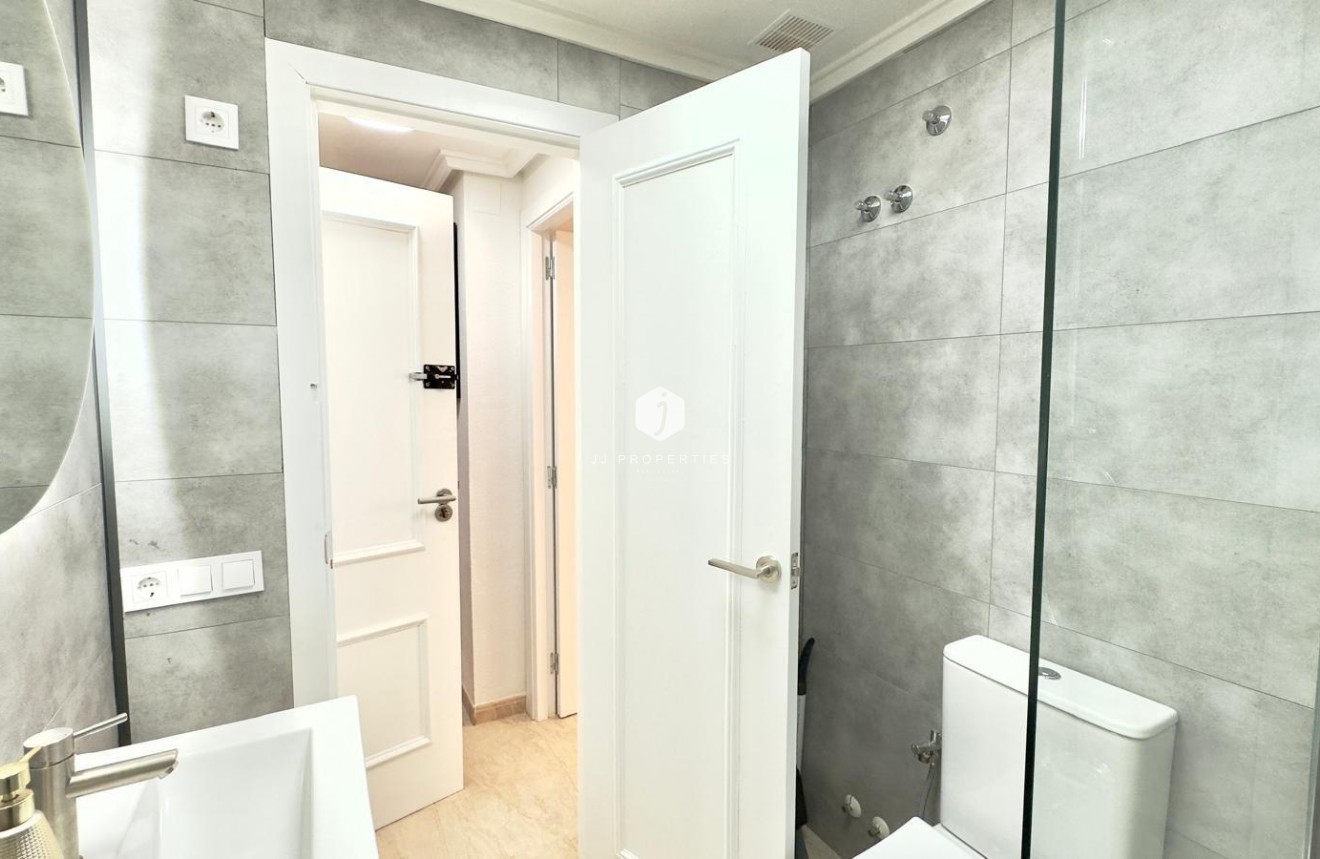 Aus zweiter Hand - Wohnung -
Torrevieja - Centro