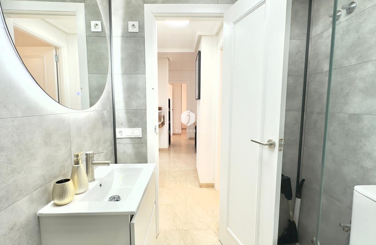 Aus zweiter Hand - Wohnung -
Torrevieja - Centro