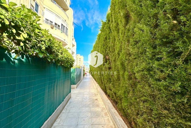 Tweedehands - Appartement / flat -
Torrevieja - Playa del Cura