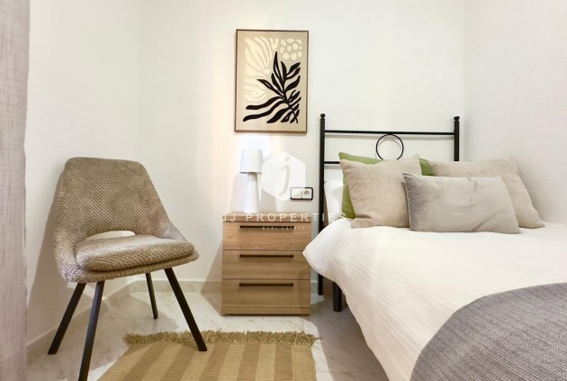 Tweedehands - Appartement / flat -
Torrevieja - Playa del Cura