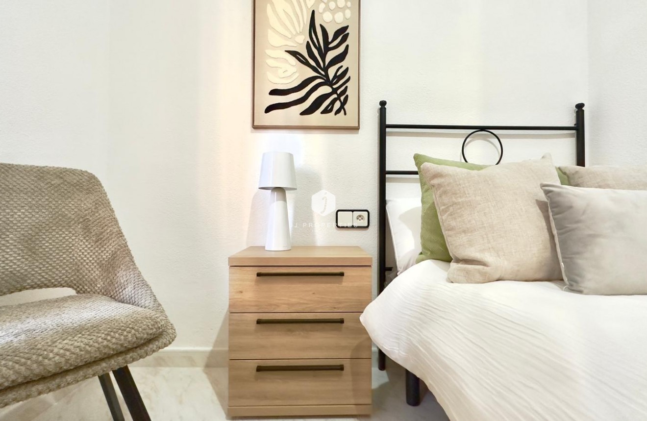 Tweedehands - Appartement / flat -
Torrevieja - Playa del Cura