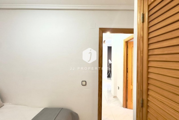 Tweedehands - Appartement / flat -
Torrevieja - Playa del Cura