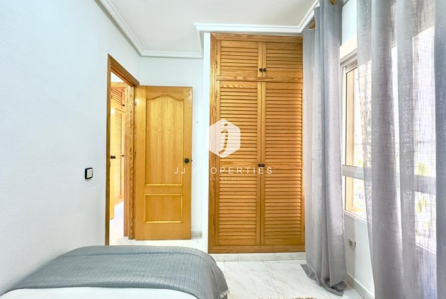 Tweedehands - Appartement / flat -
Torrevieja - Playa del Cura