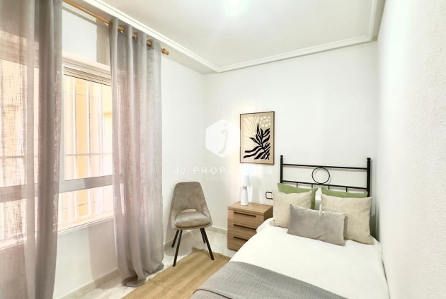 Tweedehands - Appartement / flat -
Torrevieja - Playa del Cura