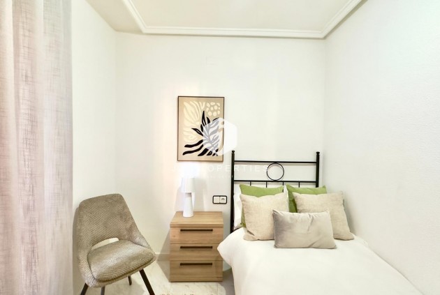 Tweedehands - Appartement / flat -
Torrevieja - Playa del Cura