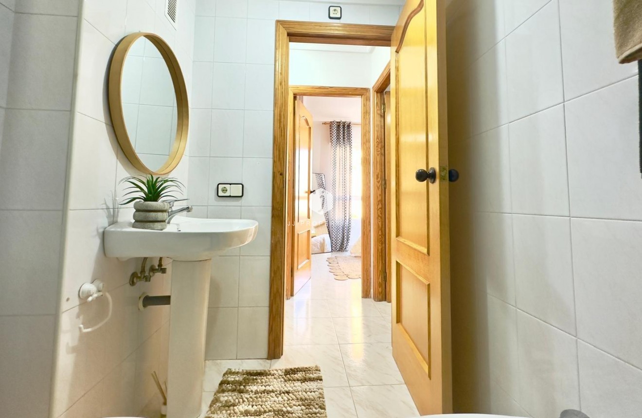 Tweedehands - Appartement / flat -
Torrevieja - Playa del Cura