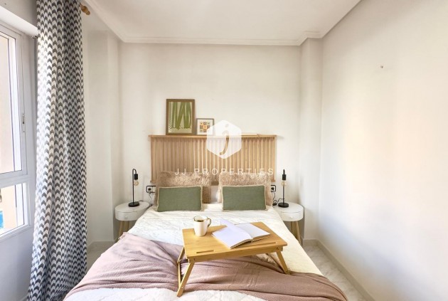 Tweedehands - Appartement / flat -
Torrevieja - Playa del Cura