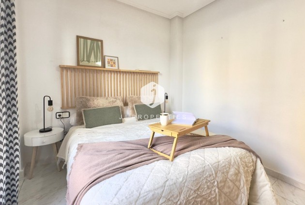 Tweedehands - Appartement / flat -
Torrevieja - Playa del Cura