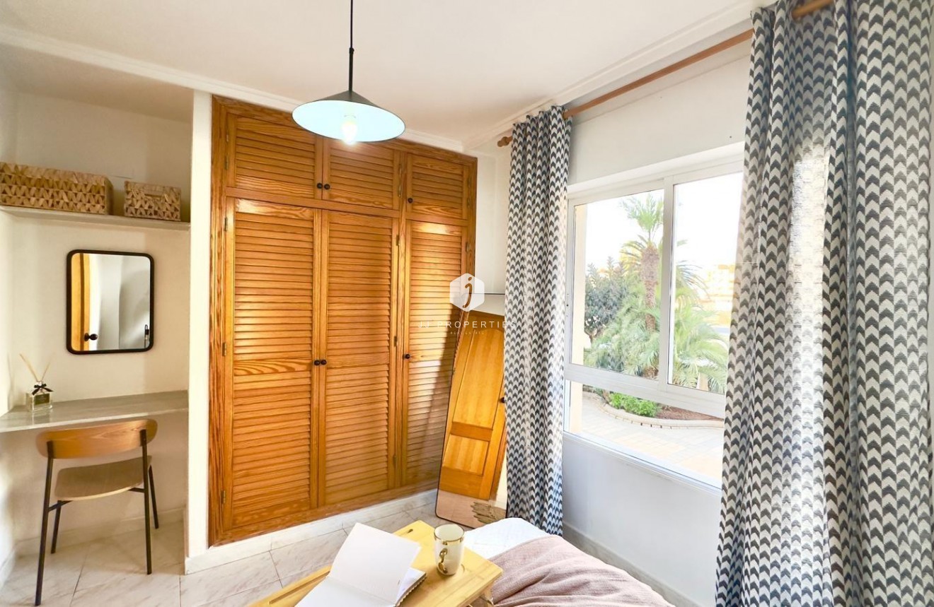 Tweedehands - Appartement / flat -
Torrevieja - Playa del Cura