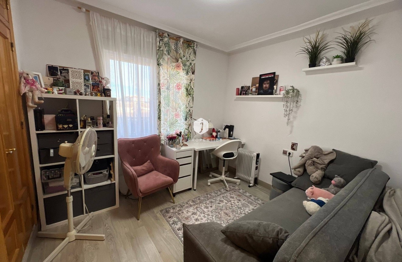 Resale - Apartment / flat -
Torrevieja - aguas nuevas