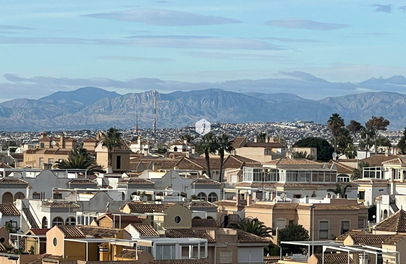 Resale - Apartment / flat -
Torrevieja - aguas nuevas