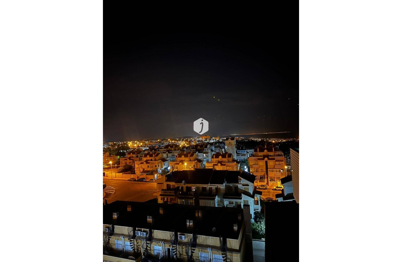 Resale - Apartment / flat -
Torrevieja - aguas nuevas