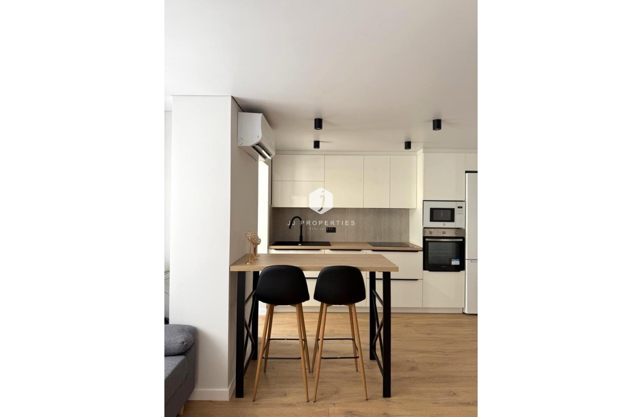 Resale - Apartment / flat -
Torrevieja - Paseo maritimo